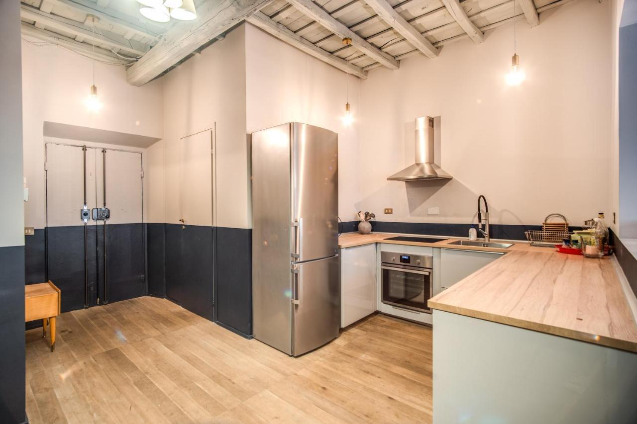 Stylish And Spacious Apartment Next To The Colosseum Róma Kültér fotó