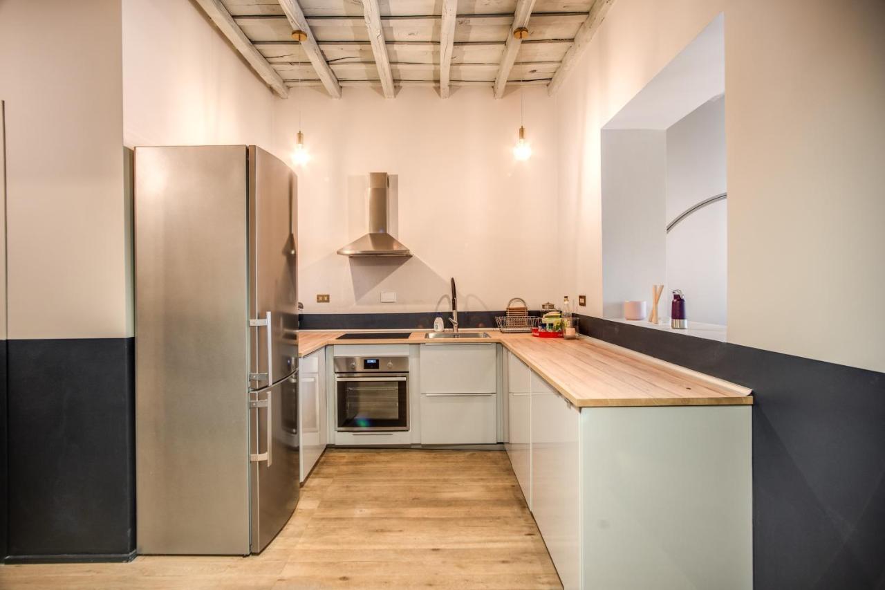 Stylish And Spacious Apartment Next To The Colosseum Róma Kültér fotó